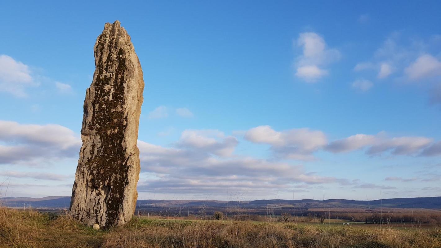 Menhir château d'Uxelles